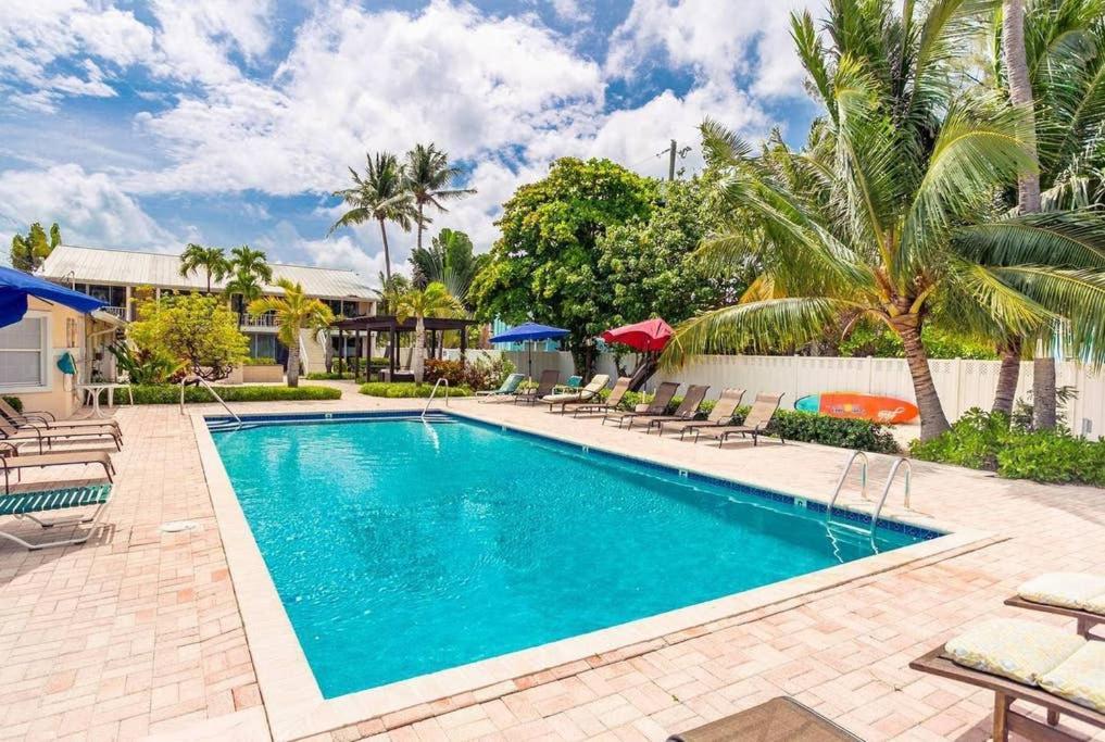 Beach Living At Island Pine Villas George Town Exterior photo